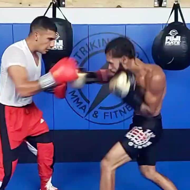 ジョンス のインスタグラム：「Back to the basics💯 @striking101  📸 @diego.jagessar   #striking101#oneshot#boxing#kickboxing#reelstatsports#lmsnyc#share#explore#explorepage#fightnews#mma」