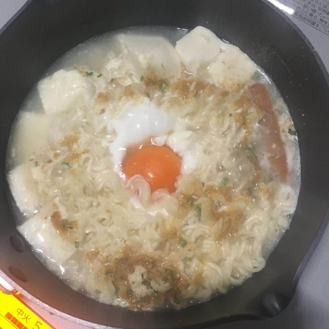 HALFBYのインスタグラム：「うまかっちゃんはもう鍋」