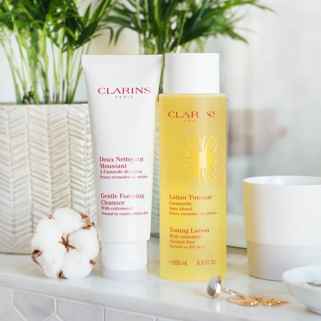 ClarinsUKさんのインスタグラム写真 - (ClarinsUKInstagram)「What's your favourite cleanse and tone combination?  🌱 Gentle Foaming Cleanser is enriched with comforting Coconut extract to nourish, soften and boost the skin’s radiance. 🌱 Toning Lotion With Camomile provides ultimate comfort for dry skin, and leaves skin cleansed and perfectly radiant.  #Clarins #ClarinsSkinCare #GentleFoamingCleanser #ToningLotion」7月4日 1時05分 - clarinsuk