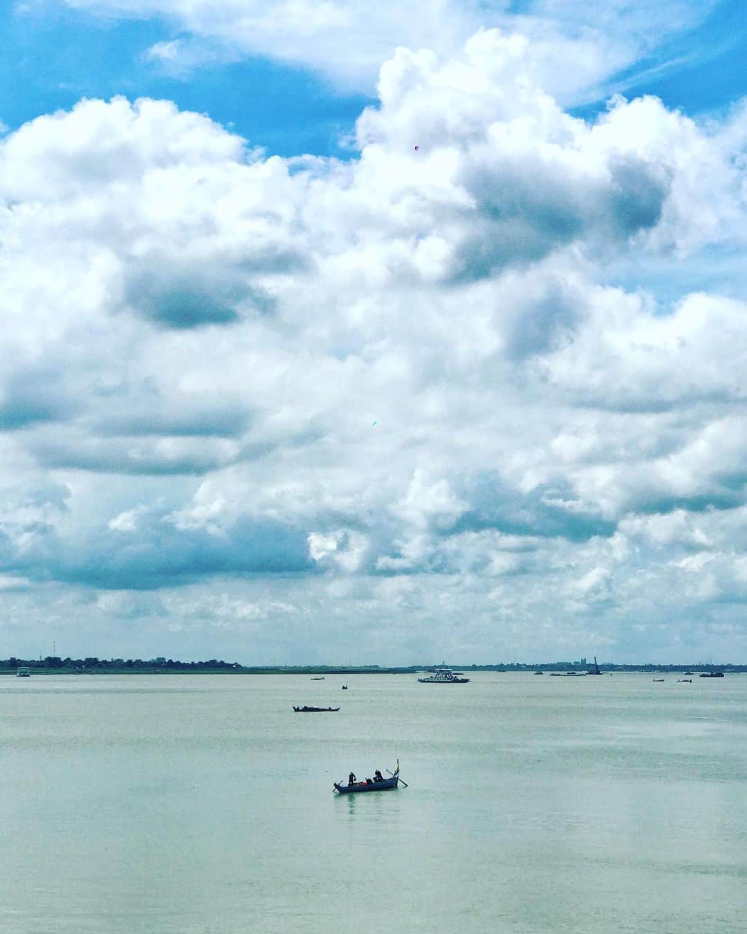 Shunsuke Miyatakeのインスタグラム：「Fisherman on great Mekong」