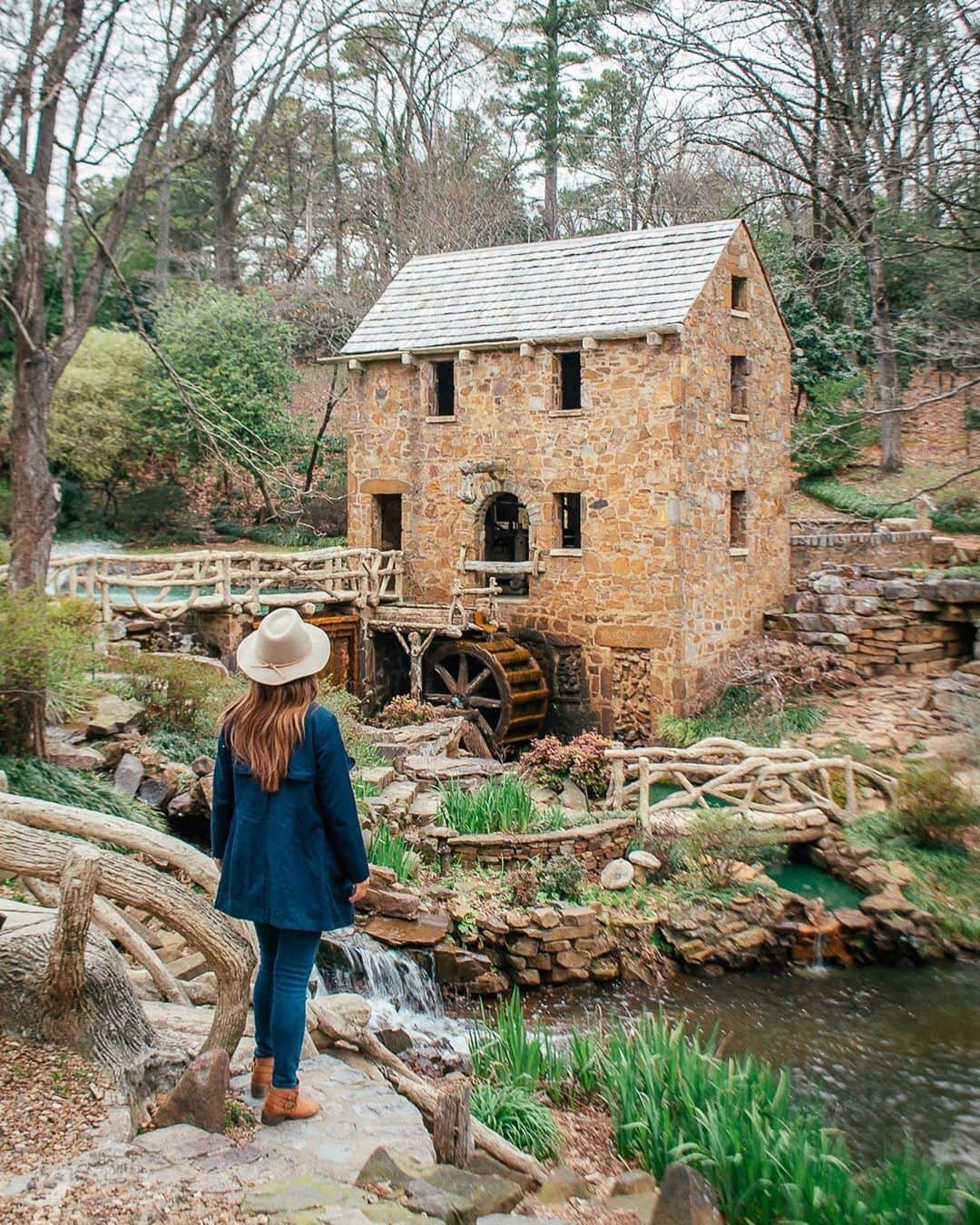 Visit The USAさんのインスタグラム写真 - (Visit The USAInstagram)「Stopping to admire this watermill in Arkansas! 😍 Did you know that Arkansas is known as "The Natural State" because of its abundant park and wilderness areas? Tag a friend who would appreciate that fun fact! 📷: @goanniewhere #VisitTheUSA」7月4日 1時00分 - visittheusa