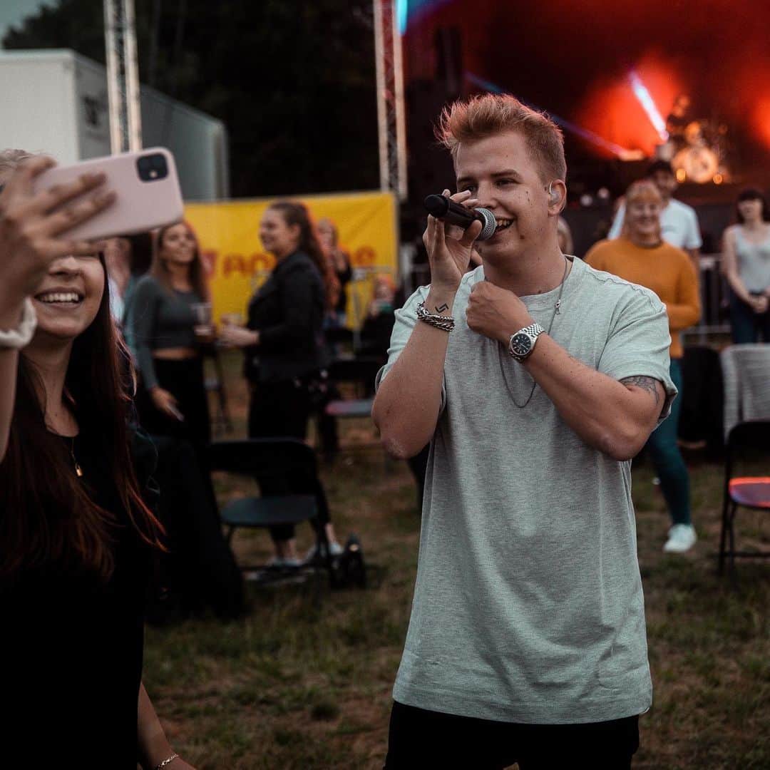 Kayefのインスタグラム：「Gestern endlich wieder ein „richtiges“ Open Air gespielt ❤️ Schön dass ihr da wart!」