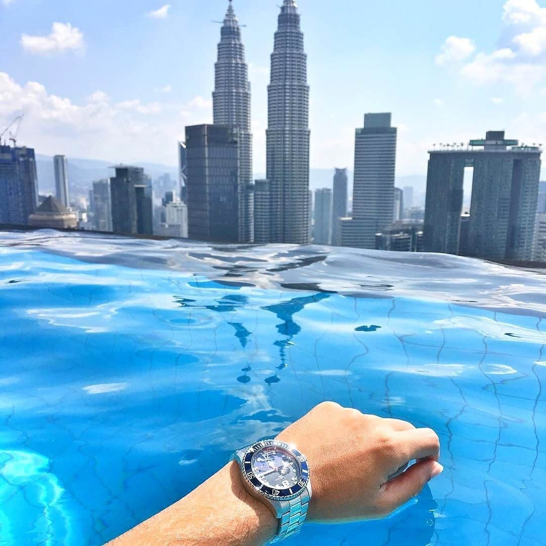 アイスウォッチさんのインスタグラム写真 - (アイスウォッチInstagram)「How about the view? 😏✌️ (📸 @rilben93) #icewatch #changeyoucan #icesteel #steel #holiday #city #swimmingpool #rooftop #perfectview #view #watch #men #modern」7月4日 1時03分 - icewatch