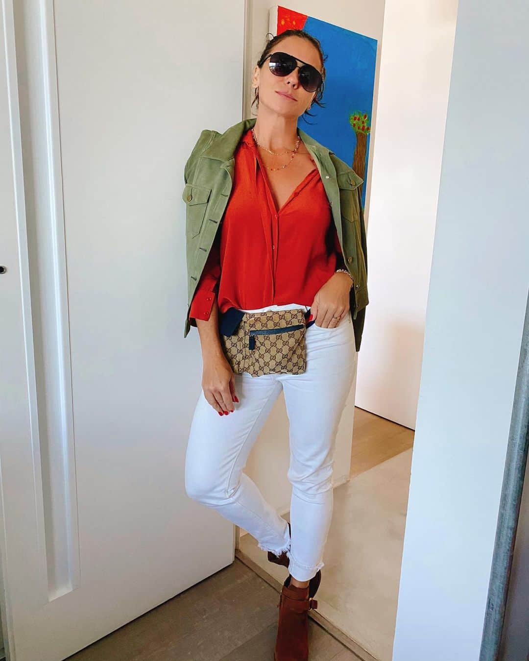 Giovanna Antonelliのインスタグラム：「'Lookinho' 👚👖👢🕶 ahhh! 📸 by filha 😉」