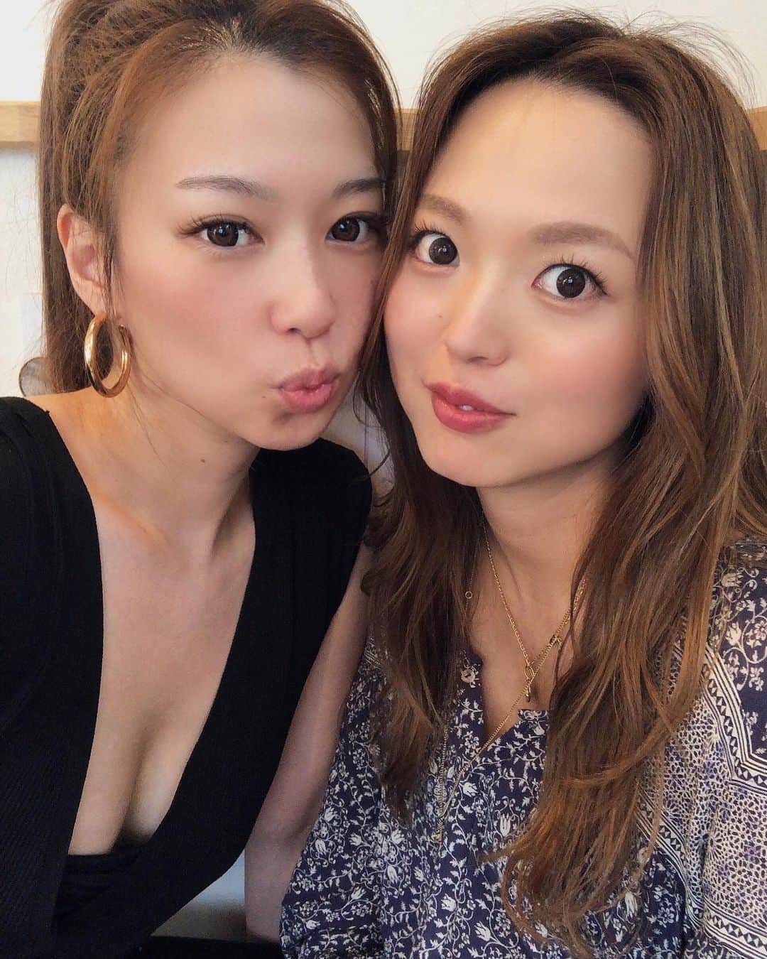 長谷川唯のインスタグラム：「・ ・ 地元帰ったらまず会いたい人 @mihoooo60 🥰🤍🤍やはり心許せる友達✨いつもありがとう💓あー笑ったし楽しい1日だった😂😍  ・ ・ #スッピンでごめん笑 #親友 #friend #love #中学生の思い出振り返るとやばい #girlsday #happy #friends」