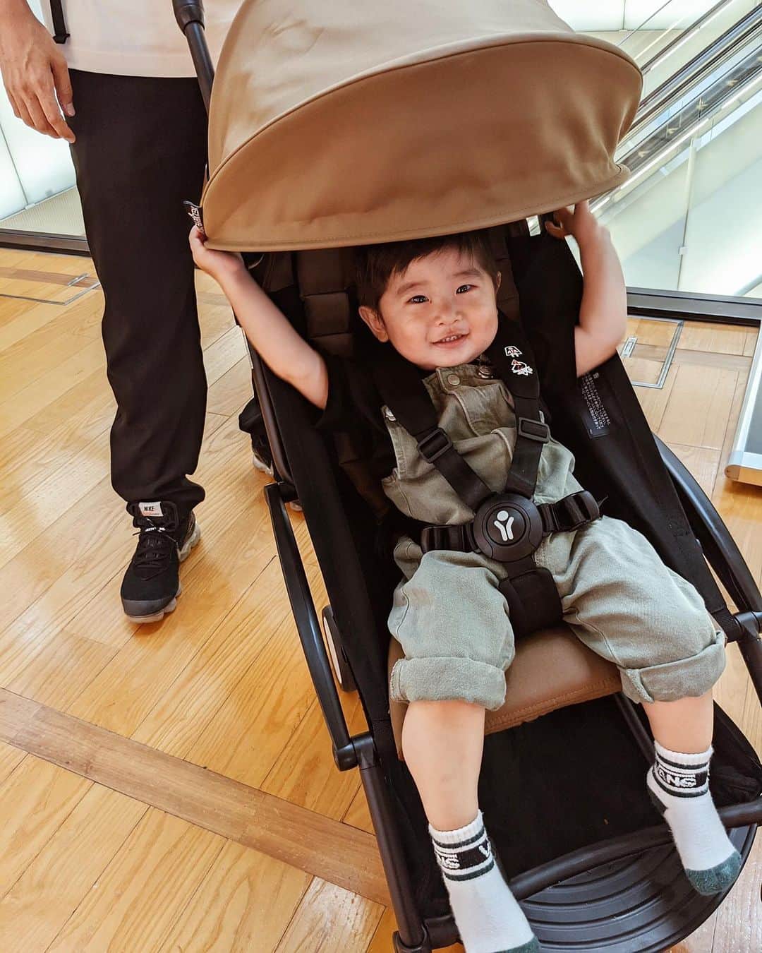 ソンイのインスタグラム：「ベビーからすっかりキッズに👦🏻 赤ちゃん期があっという間すぎてほんとに寂しい😢❤️ #男の子ベビー #1歳3ヶ月 #生後15ヶ月」