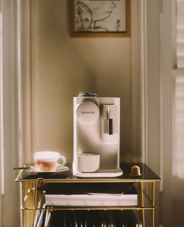 Nespressoさんのインスタグラム写真 - (NespressoInstagram)「Simplicity, elegance, and flavour with a simple push of a button. Which Nespresso coffee will you enjoy today? ☕   📷: @virgile.guinard  #NespressoMoments #SummerWithNespresso #ElevateYourSummer #SummerAtHome #CoffeeLover」7月3日 17時00分 - nespresso