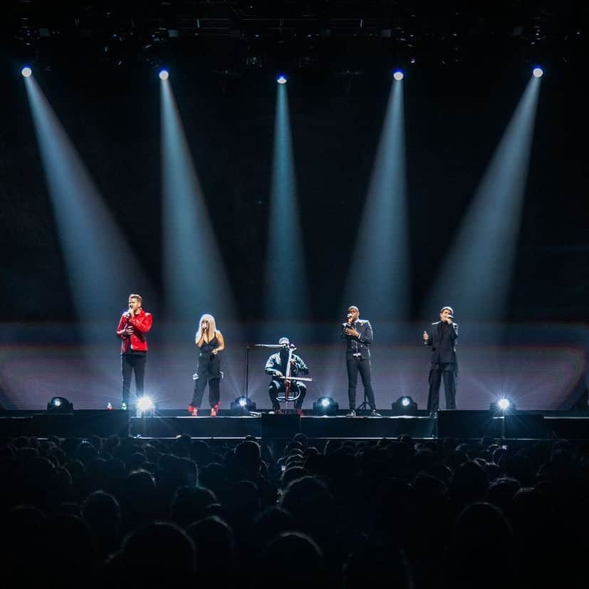 ペンタトニックスさんのインスタグラム写真 - (ペンタトニックスInstagram)「LUXEMBOURG! 🇱🇺 Tickets for our NEW SHOW that we just announced this week are ON SALE NOW at ptxofficial.com/tour. We can't wait to see you next year on MAY 30TH! #PTXTheWorldTour」7月3日 17時00分 - ptxofficial