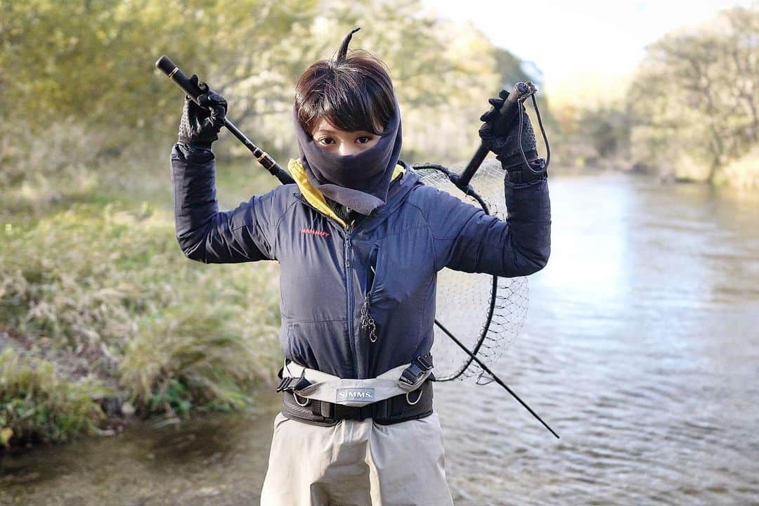 スーパーナブラのインスタグラム：「． ． ひさびさのハンターシリーズを YouTubeに投稿しました🦞 ． 今回のターゲットは 極寒の川に潜む絶品ロブスターです！ ． 甲殻類捕獲センターの教授がいないため 一人で赤い宝石に挑むことになりますが 渾身のロングキャストが炸裂して 一撃で勝負が決まります⚡️ ． 🦞おしらせ🦞 ロブスター釣りをYouTubeで公開中です！ Instagramの自己紹介欄中のURLか YouTubeでスーパーナブラと検索して ぜひみてくださいね💕 ． ． #怪魚#モンスター#北海道#バトル#刺身 #道東#屈斜路湖#湖#京都#旅館#川遊び #パロディだから本気にしないように#川 #グルメ#川#BBQ#料理 #景色#釣り#ブラックバス#バス釣り #発見#おでかけ#女子旅#キャンプ#魚 #自然#釣り#釣りガール#YouTube#旅」