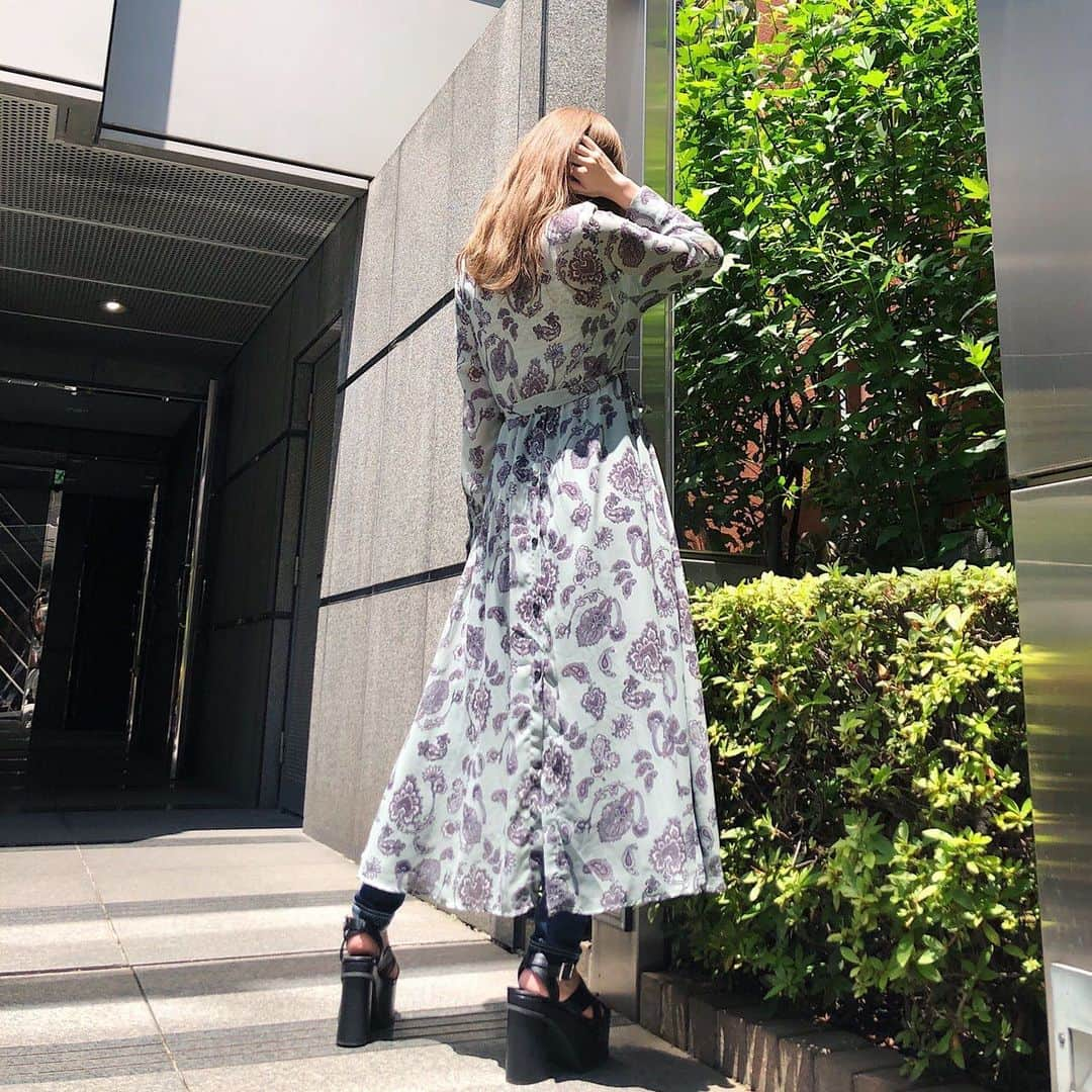 ENVYMさんのインスタグラム写真 - (ENVYMInstagram)「HIT ITEM✔︎✔︎﻿ ﻿ ﻿ 【バックスリット2wayペイズリーガウン】﻿ ¥8,900+TAX﻿ COLOR:WHITE,GREEN,BLACK﻿ SIZE:FREE﻿ ﻿ ﻿ ﻿ @envym_official ﻿ @envym_seina  #envym#envym_snap﻿ #ootd#fashion#ootn#shoes ﻿ #outfit#instafashion#style#swag﻿ #coode#makeup#coordinate#code﻿ #instagood#girl#girls﻿ #데일리룩#옷스타그램#멋스타그램#데일리﻿ #kawaii#コーディネート#ファッション」7月3日 17時14分 - envym_official