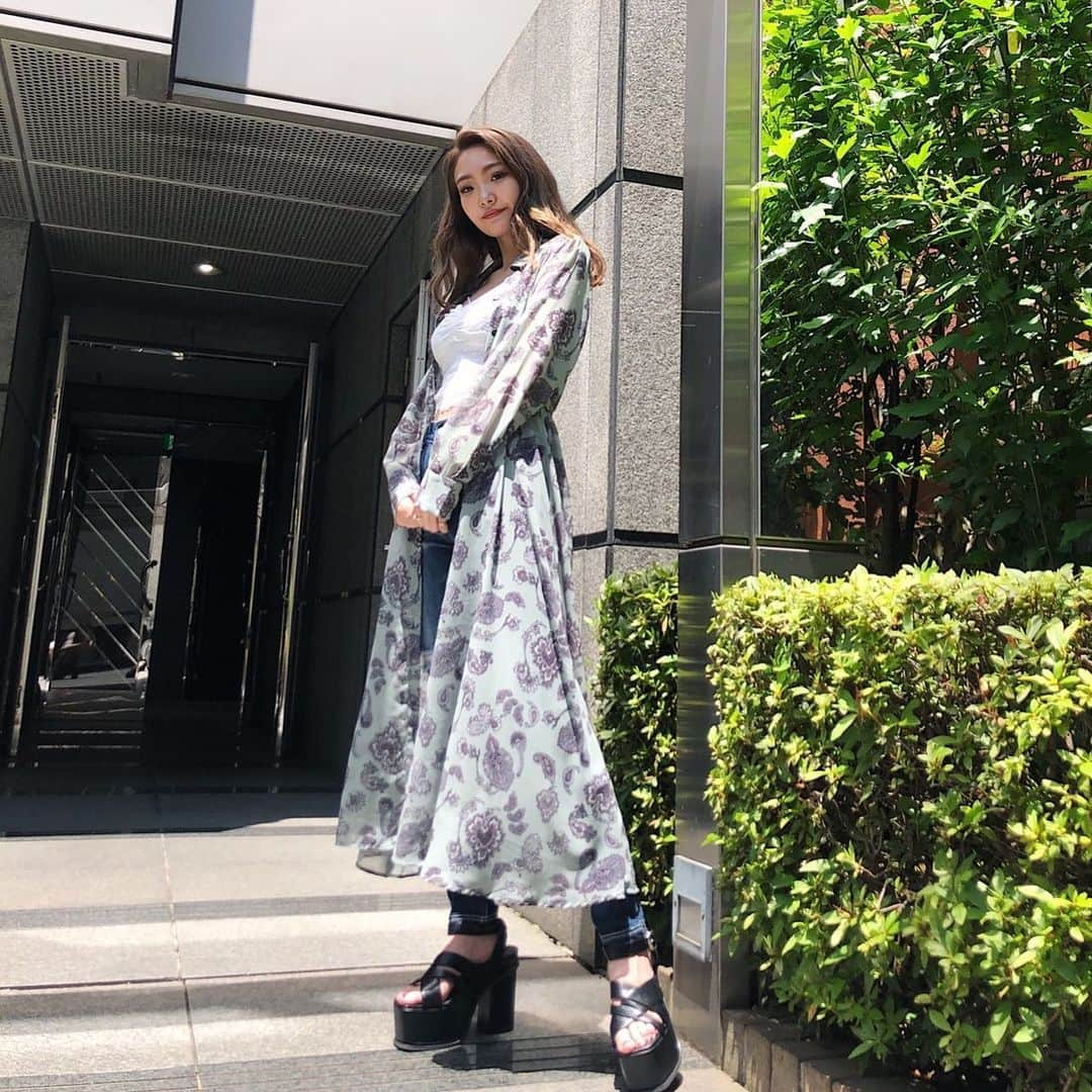 ENVYMさんのインスタグラム写真 - (ENVYMInstagram)「HIT ITEM✔︎✔︎﻿ ﻿ ﻿ 【バックスリット2wayペイズリーガウン】﻿ ¥8,900+TAX﻿ COLOR:WHITE,GREEN,BLACK﻿ SIZE:FREE﻿ ﻿ ﻿ ﻿ @envym_official ﻿ @envym_seina  #envym#envym_snap﻿ #ootd#fashion#ootn#shoes ﻿ #outfit#instafashion#style#swag﻿ #coode#makeup#coordinate#code﻿ #instagood#girl#girls﻿ #데일리룩#옷스타그램#멋스타그램#데일리﻿ #kawaii#コーディネート#ファッション」7月3日 17時14分 - envym_official