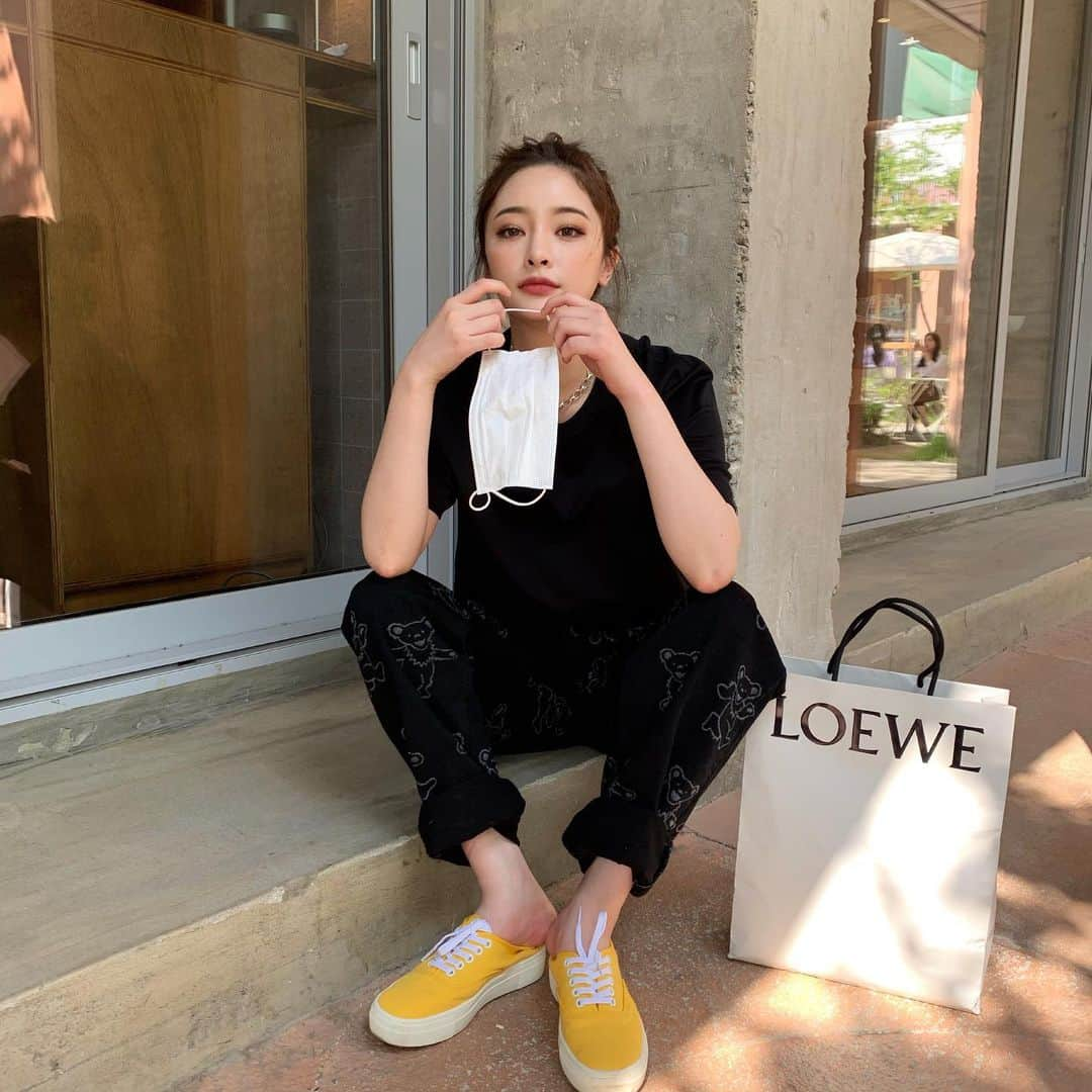 ジョンハさんのインスタグラム写真 - (ジョンハInstagram)「@limtstudios @graygo.official 👟💛」7月3日 17時08分 - 1993kg