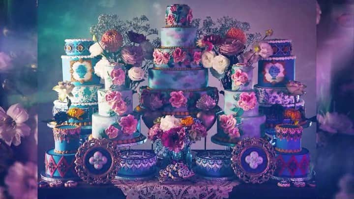 KUNIKAのインスタグラム：「KUNIKA 7th exhibition "BEYOND"🎂﻿ I have decided to cancel the solo exhibition scheduled to be held in 6 locations in Japan.﻿ I am very sorry, but I look forward to seeing you again...﻿ ﻿ 皆様にお知らせです。﻿ 2020年3月の東京から始まり、6月まで各地で開催を予定していた7回目の個展"BEYOND"。﻿ 沖縄・大阪・宮城・北海道・愛知・福岡での個展について、延期又は中止と申しておりましたが、この度"中止"と決めたことを、ここにお知らせさせて頂きます。﻿ ﻿ ロンドンにいた後半ごろから個展について日々考え、楽しみにしていました。﻿ 長い時間をかけてひとつひとつ作り上げた作品を皆様に間近で見ていただきたかったし、3年半振りの私なりに成長した感性を肌で感じていただきたかったです...。﻿ あとは何よりも、久しぶりに各地でお会いできるのをとても楽しみにしていました。🥺﻿ ﻿ 今回中止の決断をした理由は、いつになるかわからないその日を後回しし続けるのは、自分の中で前に進めない部分があり、思い切って綺麗さっぱり中止にし、また安心して大きな声で胸を張ってお招きできるようになったら、その時の感性で作ったものを皆さまに見ていただきたいと思ったからです。﻿ ﻿ 楽しみにしていてくださった皆さま、誠に申し訳ございません。﻿ ﻿ 突然のお知らせですが、中止に伴い展示で使用していたアクリルパネルの販売を行います。﻿ 販売期間は明日の7月4日(土)20:00〜6日(月)23:59とさせて頂きます。﻿ インスタプロフィールのURLからオンラインショップを見て頂くと、販売アイテムを事前公開しておりますので、ご興味ある方はご覧ください。﻿ 全て一点ものになります。﻿ 展示で使用していたので、サンプル品としてお安くさせていただいています。﻿ (前回のVoyageのパネルも...!)﻿ ﻿ また、各地の会場に貼る予定だったA3サイズのポスターも販売します。﻿ こちらは東京以外の6カ所+予備2で作っていたので、全部で8枚のご用意になります。﻿ ﻿ BEYONDのZINE(作品集)をはじめとするアイテムも、お手にとっていただけたら嬉しいです。﻿ ﻿ そしてこのスペシャルな動画はケニー君 @kenny.kenichiarakaki に作っていただきました。﻿ 東京の個展会場で流していました。﻿ BEYONDの文字がフラッシュするところ、蝶々が飛び立つ瞬間のような、開放感溢れる感覚になって、とてもお気に入りです。﻿ 全部お任せにも関わらず、この素晴らしいクオリティ...!!﻿ ケニーありがとう！✨﻿ ﻿ 長くなってしまいました。﻿ まだまだ想いは沢山あるのですが...﻿ ここまで読んでくださった皆さま、ありがとうございます。﻿ ﻿ 必ずまたいつか﻿ 作品と共にお会いできる日を楽しみにしています。🎂🔥💐💫🌏﻿ ﻿ #kunika7thbeyond #artofkunika」