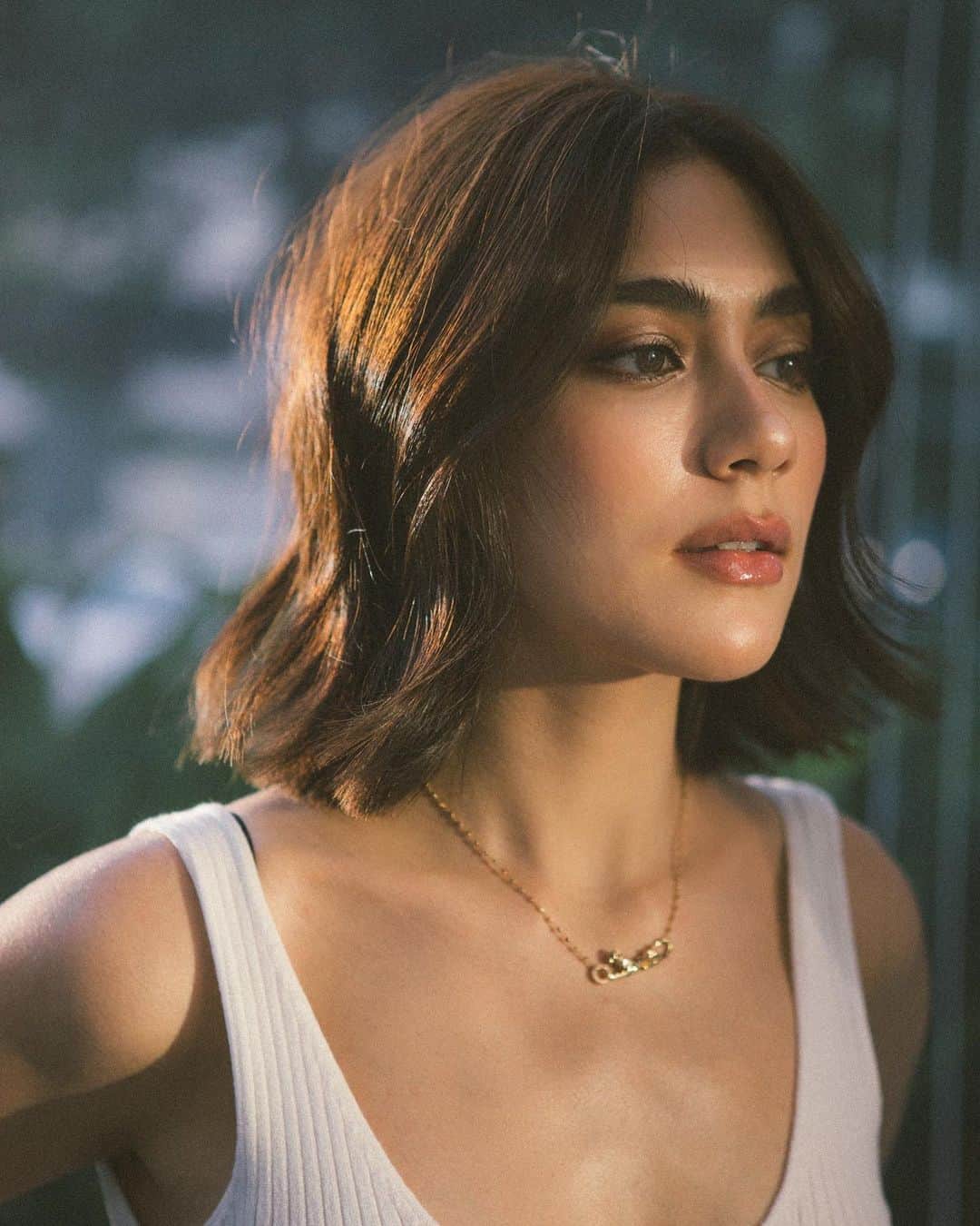キンバリー・アン・ウォーテマス・ティアムシリのインスタグラム：「What's her name again?? ✨🧡 Big thanks to my huge makeover team @gonghivesalon24 @jibbierubie  love youuuu guys 🧡 @felizpakhin」