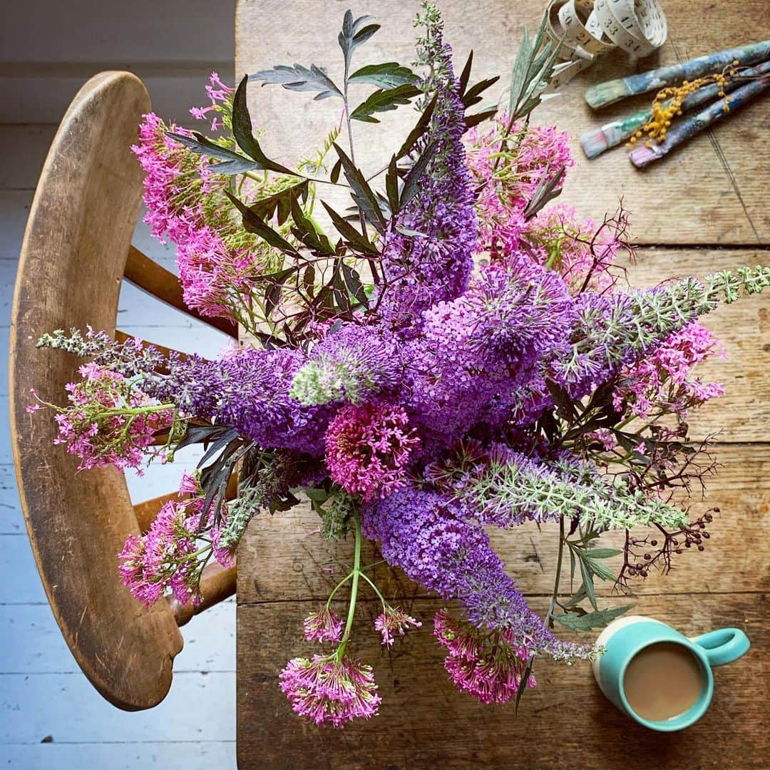 Tea and sittingさんのインスタグラム写真 - (Tea and sittingInstagram)「I always forget how much I love taking these photos... 💜 #5ftinftable」7月3日 17時36分 - 5ftinf