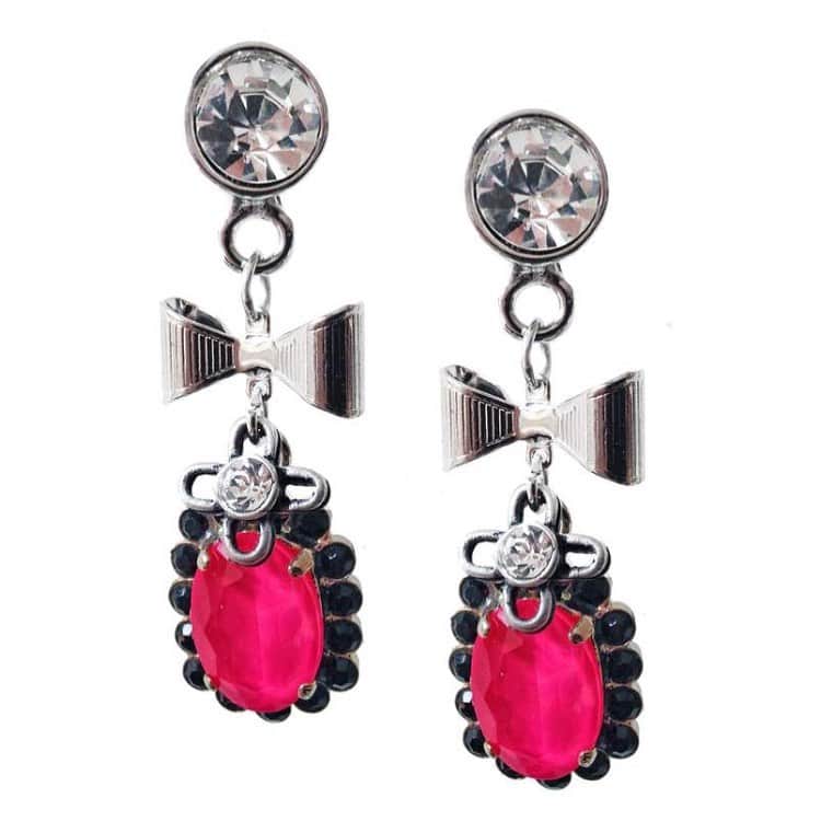 メイデンアートのインスタグラム：「Today’s bestseller ♥️😘 . . . . .  #italianjewelry #fashiontrends #maidenart #jewelry #jewelrydesigner #jewelrygram #jewelryforsale #jewelrylover #fashion #fashionblogger #fashionart #fashionista #fashionbloggers #fashionblog #shoplocal #shophandmade #artisan #handcrafted #handcraftedjewelry #madeintaly #milano #milanfashion #earrings #statementearrings #hotpinkearrings #hotpink #dangleearrings」