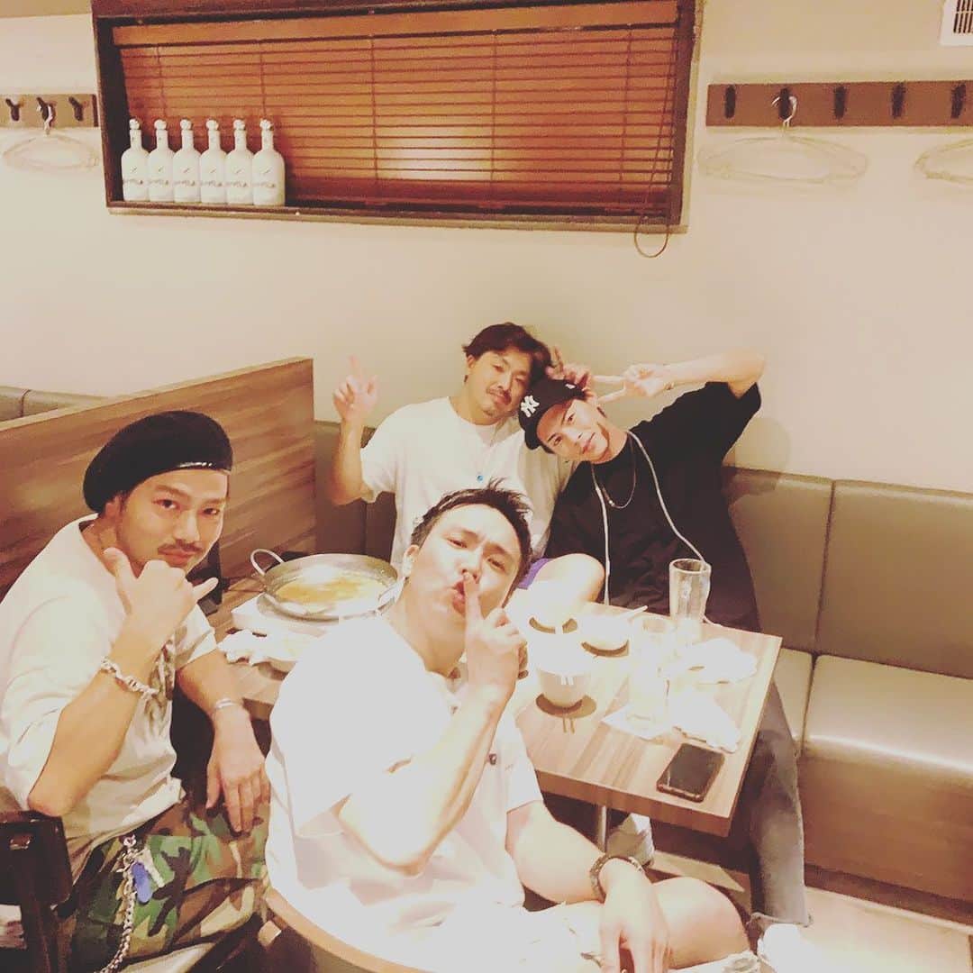 田中順平のインスタグラム：「後輩たち 成長がすげーな おれも負けてられないな😎 #risel #元専属アシスタント 750万をセット面２席とシャンプー台２席でまわしてたの伝説すぎる🤩」