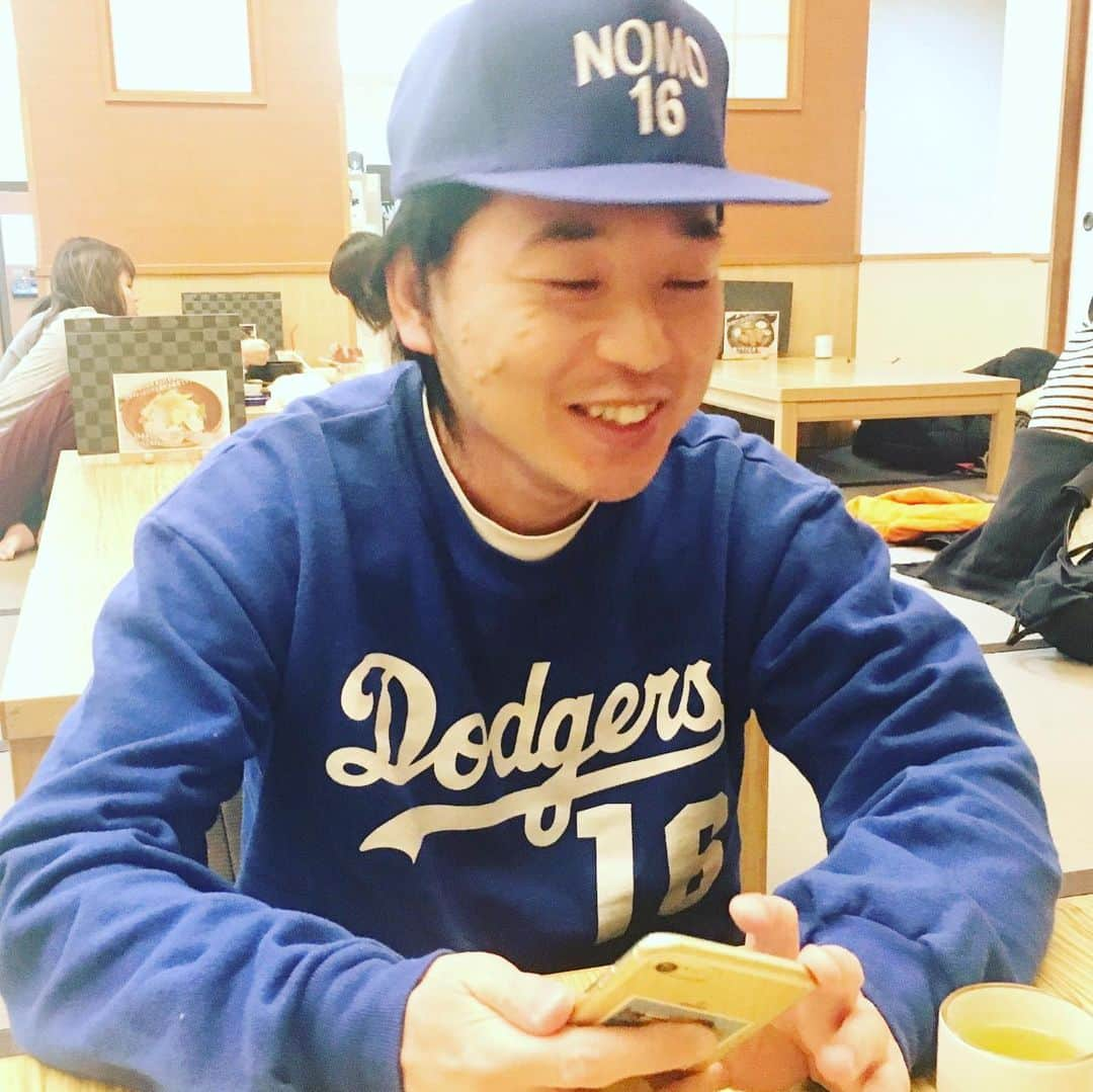 ボン溝黒さんのインスタグラム写真 - (ボン溝黒Instagram)「今朝、「野茂英雄」さん名義で金のダルマが送られて来ました。 #ピカピカ #でっかくて #正直感動しました #うちのさくらも泣いて喜んでます #出産祝い #縁起がいい #ダルマ #こんな事するのは阿部とハブさんしかいない #馬鹿な変態 #吉日に片方の目に目入れします #トルネード投法 #野茂が好き #ポイズンガールバンド阿部  #ハブサービス  #ありがとうございます親友 #だるマタニティ #わたし妊婦さんのお腹にダルマを描く安産祈願の資格も持っています #マタニティペイント #是非そちらもお声がけ下さい」7月3日 17時42分 - bontheworld