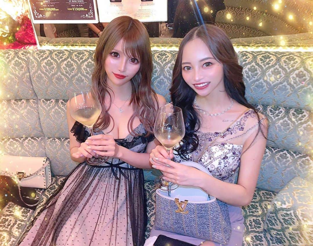 のインスタグラム：「この前ぞらちゃんのお店行った時の〜🥰💓💓💓💎✨  ANGEL入れたらおっきいエンジェルのグラスに入れてくれて、こんなのあったんだ〜😳💕✨って初知り！💓 お店に確認したらNOWにもあった😆💕💎 NOWは小さいAngelグラス派らしい😂💓⭐️  ぞらちゃん可愛かった〜♥️ 自粛前よりめっちゃ痩せてて流石〜！！！と思った🥰💕💎  連れていってくれたお客様ありがとう〜😜♥️🤟🍾LOVE💓🍀  #歌舞伎町#歌舞伎町キャバ嬢#歌舞伎町ベネチアン #小川青空 ちゃん #かわいい#自粛明け」