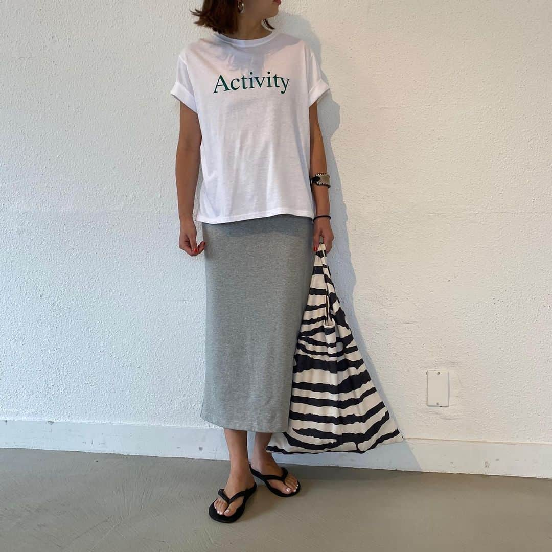 cocaさんのインスタグラム写真 - (cocaInstagram)「こんにちは🌞 . . . . 人気のロゴTシリーズから"Activity"Tシャツが再入荷👏👏👏 ARISAおすすめのカジュアルコーデでご紹介です🌈 . . 梅雨明けが楽しみですね🌞✨✨ . . . . ⬛︎Activity ロゴTシャツ 品番:02-200205006-01 ¥1,190+税 . ※スカート・バッグの販売時期は未定となっておりますのでご了承くださいませ🙇‍♀️ . 皆様良い週末をお過ごしください👋 . . #coca #coca_code #ootd #fashiongram #beer #activity #ロゴT」7月3日 17時57分 - coca_official_store