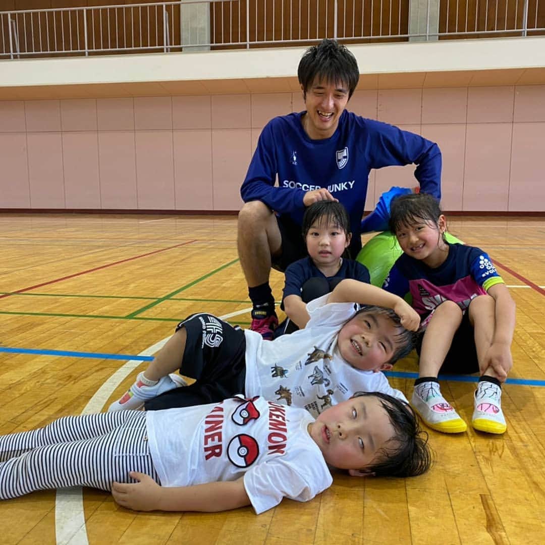 永里亜紗乃のインスタグラム：「開講しました！ 子供たちの笑顔でこっちが元気をもらいました！ #ballspiel #Leidenschaft」