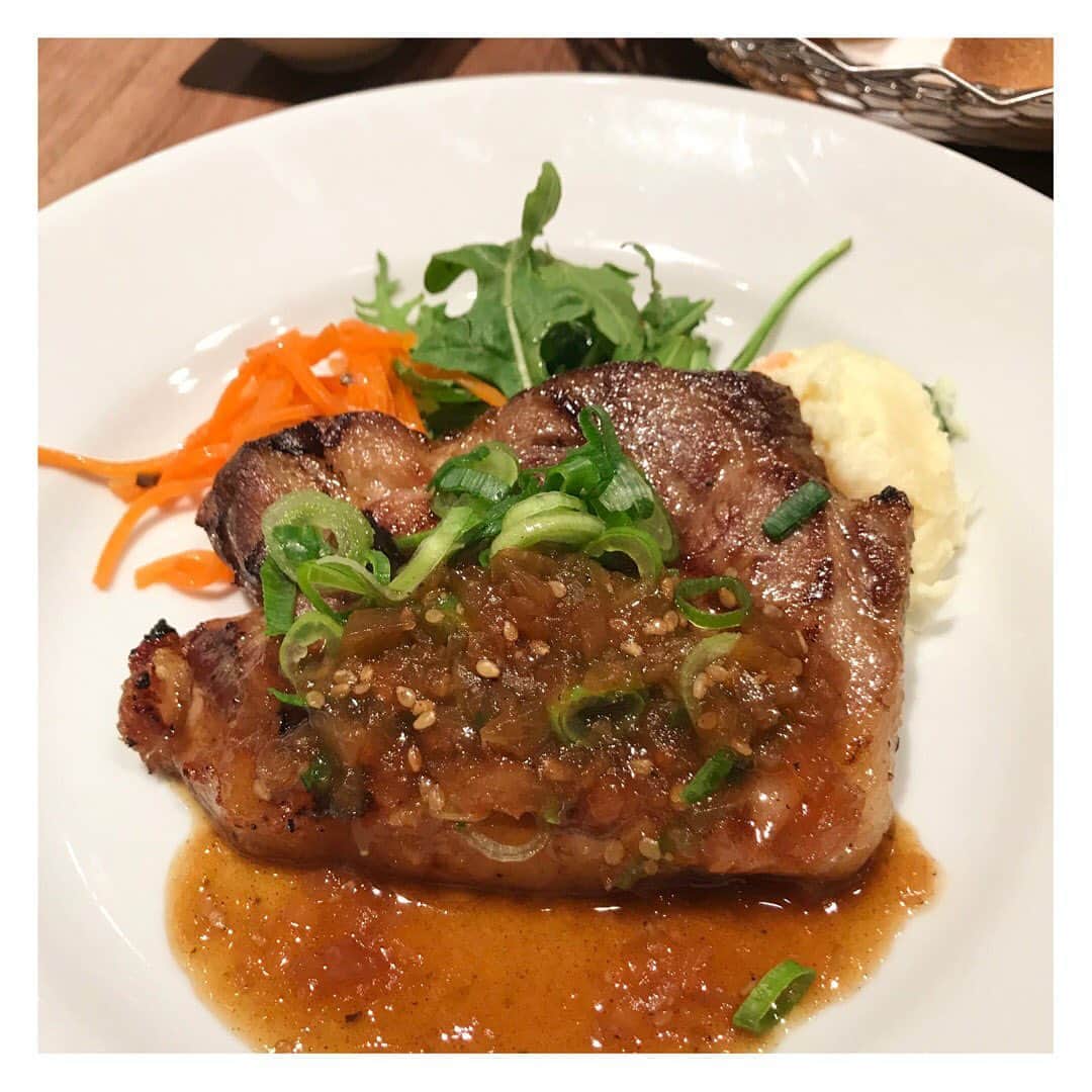 のインスタグラム：「[Le Bar a Vin 52 AZABU TOKYO 渋谷マークシティ店] : 🚉最寄駅:渋谷駅直結 : 📍東京都渋谷区道玄坂1-12-1 渋谷マークシティウエスト4F : お洒落で開放的な店内！ デートにオススメ！ : ランチで訪れましたがメニュー種類が豊富で大満足 : 流石成城石井プロデュースという事で美味しいです...🥺 : 🕰営業時間:ランチ11:00〜15:00 　　　　　　ディナー15:00〜23:00 (短縮営業の可能性あり)  #2人の世界 #カップル #恋したい #福岡 #東京 #渋谷グルメ #ルバーラヴァンサンカンドゥアザブトウキョウ #成城石井 #ワイン #デートにオススメ #カフェ好き #カフェ好きな人と繋がりたい #グルメ女子 #フォトジェニックフード #カフェデート #グルメデート #カフェ部 #グルメ部 #デートで行きたい🎀#gofun🍽」