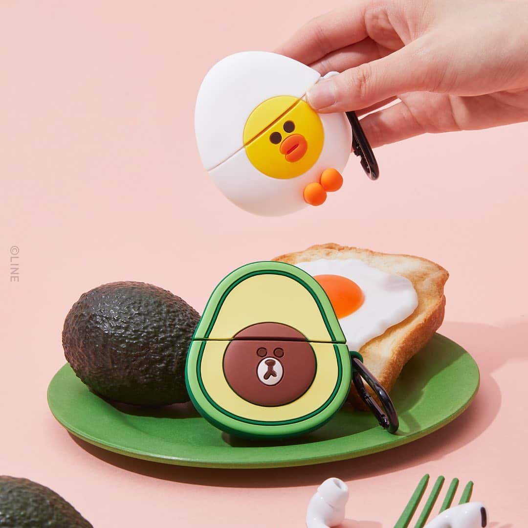 LINE FRIENDSさんのインスタグラム写真 - (LINE FRIENDSInstagram)「Superfood? Try SuperCUTE! BROWN-avocado, and SALLY-egg. 👀 ⠀ They slot into your palm no prob, and also repels water. Perfect option for summer activities! ⠀ BROWN & FRIENDS AirPods & AirPods Pro cases, Coming Soon ⠀ [Global]2020.07.06.6PM(PDT) 👉Product tags ⠀ #LINEFRIENDS #BROWN #CONY #SALLY #CHOCO #Airpodscase #Airpodsprocase #Summeritem」7月3日 18時06分 - linefriends