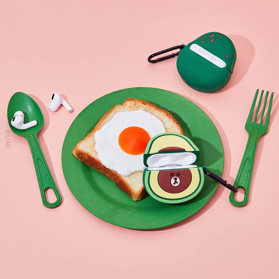 LINE FRIENDSさんのインスタグラム写真 - (LINE FRIENDSInstagram)「Superfood? Try SuperCUTE! BROWN-avocado, and SALLY-egg. 👀 ⠀ They slot into your palm no prob, and also repels water. Perfect option for summer activities! ⠀ BROWN & FRIENDS AirPods & AirPods Pro cases, Coming Soon ⠀ [Global]2020.07.06.6PM(PDT) 👉Product tags ⠀ #LINEFRIENDS #BROWN #CONY #SALLY #CHOCO #Airpodscase #Airpodsprocase #Summeritem」7月3日 18時06分 - linefriends