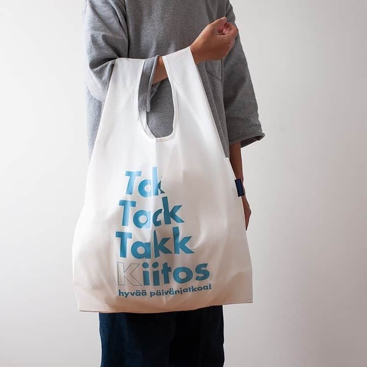 フリーデザインさんのインスタグラム写真 - (フリーデザインInstagram)「. 7/1からレジ袋有料化がはじまり、ますますエコバッグの需要が高まっていますね。 . レジ袋をヒントにしたというユニークなかたちの「バグゥ／BAGGU」から、 当店オリジナルの「Kiitos」「THANK YOU」が待望の再入荷です！ . アメリカでポピュラーなレジ袋柄をモチーフにした「THANK YOU」と北欧の国々の言葉で「ありがとう」と書かれた「Kiitos」は、シンプルながら遊び心溢れるデザインでお買い物の気分を上げてくれます。 . 一般的なレジ袋２、３個分の容量で、耐荷重13～15㎏ととてもタフ。表面には耐水加工が施されているので使い勝手も抜群です。 . . ▼詳細はプロフィールのリンクからご覧いただけます。 → @freedesign_jp . 【取扱店舗】 #フリーデザインオンラインショップ #フリーデザイン吉祥寺店 . #baggu #バグゥ #トートバッグ #エコバッグ #totebag #ecobag #nylonbag #ナイロンバッグ #bag #バッグ #雑貨店 #zakka #雑貨屋 #インテリアショップ #freedesign #フリーデザイン #吉祥寺 #kichijoji #lifestylestore #lifestyleshop #ライフスタイルショップ #くらし #暮らし #暮らしの道具 #暮らしを楽しむ #丁寧な暮らし」7月3日 18時00分 - freedesign_jp