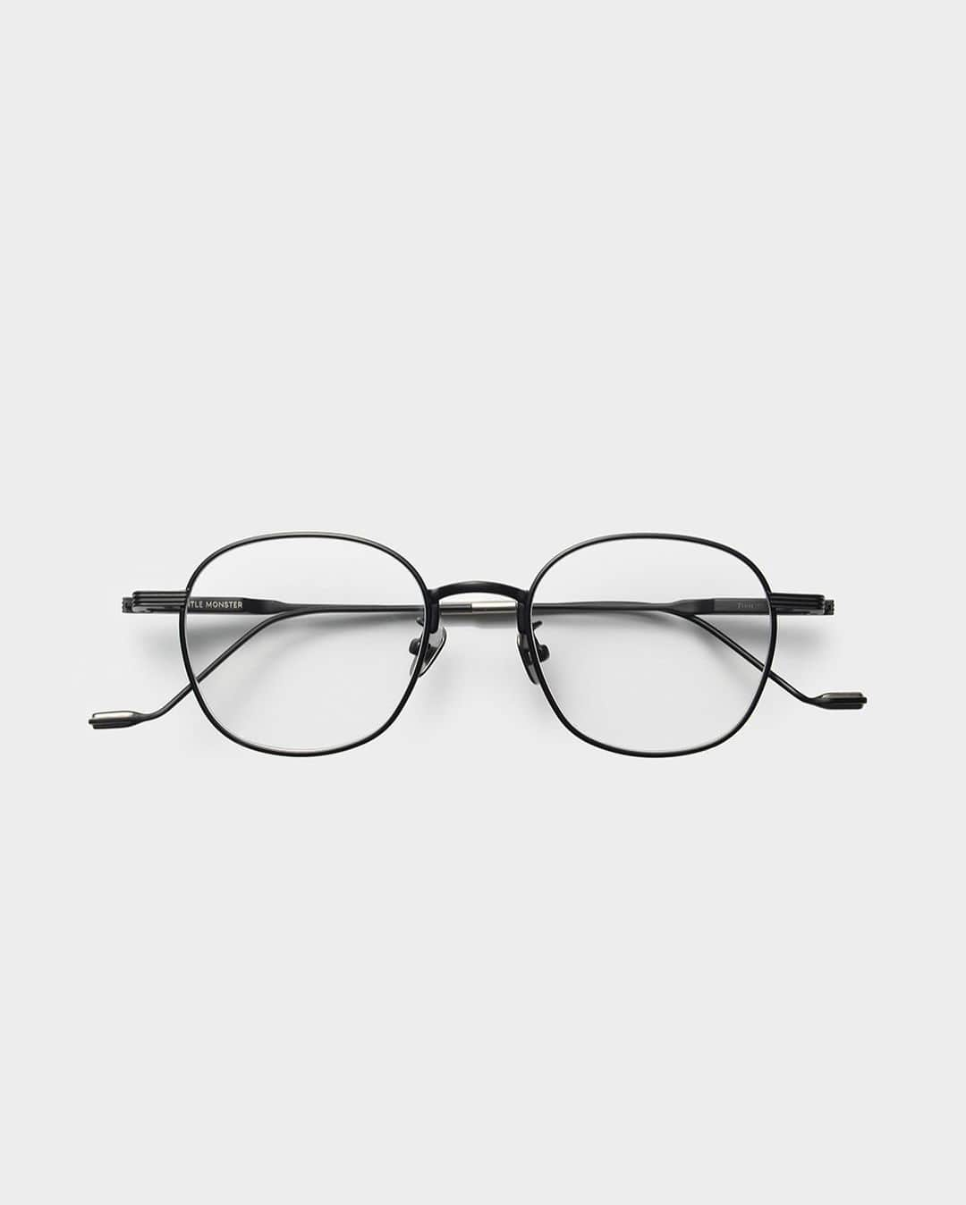 GENTLE MONSTERさんのインスタグラム写真 - (GENTLE MONSTERInstagram)「‘Tom 22 M01’ is a part of the 2020 T-Optical Series featuring a square metal Fram in Matte black with silver accents. ⠀ 2020 티-옵티컬 시리즈 중 부드러운 곡선의 사각 안구와 섬세한 디테일이 돋보이는 ‘톰 22 M01’. ⠀ #GentleMonster2020 #GentleMonsterTOM22 #TOM22 #GentleMonster」7月3日 18時00分 - gentlemonster