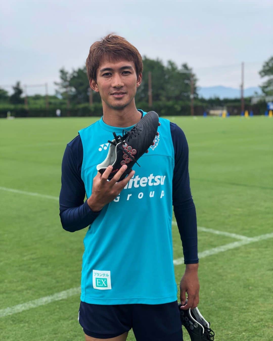 田邉草民のインスタグラム：「今年もSVOLMEのスパイクを履かせてもらってます！ 最高のスパイク。 皆さんも是非！  #SVOLME」