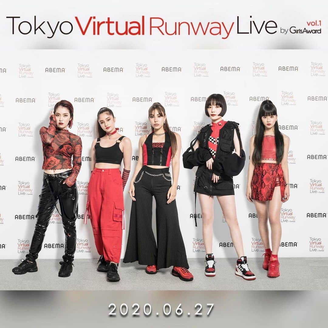 ガールズアワードのインスタグラム：「#史上初のCGファッションショー﻿ ＼ Tokyo Virtual Runway Live by #GirlsAward ／ ﻿  ソーシャルディスタンスを守って﻿ 特別に合成した集合写真を公開🎬✨﻿ ﻿ 🎤LIVE PERFORMANCE🎤﻿ ﻿ #FAKY @fakyjp  ﻿ ﻿ #TokyoVirtualRunwayLive﻿ #TokyoVirtualRunwayLivebyGirlsAward﻿ #アベマでCGランウェイ﻿ #アベマ﻿ #ガルアワ」