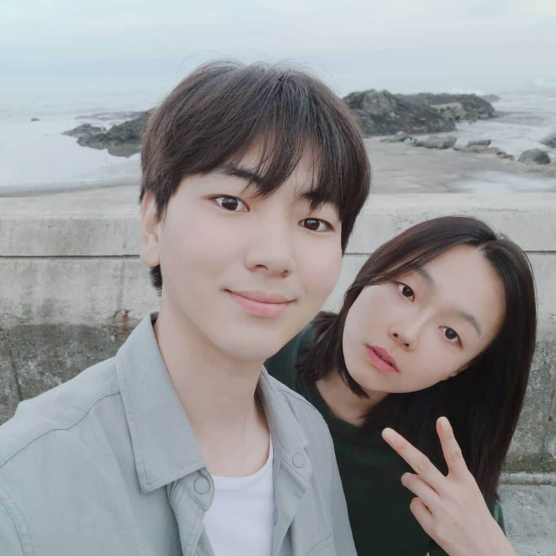 のインスタグラム：「주승이가 찍어준 그저께 우리. '.')/」