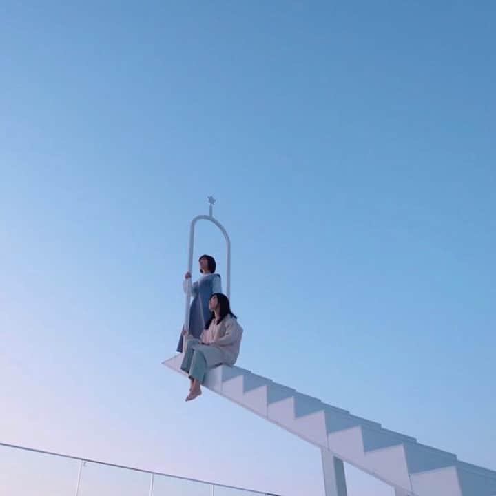MOVE / ムーブさんのインスタグラム写真 - (MOVE / ムーブInstagram)「❁ ┈┈┈┈┈┈┈┈┈┈┈┈┈┈┈  インスタで話題の「天国の階段」  ここでの写真はSNS映えすること間違いなし！   白で統一されたシンプルなホテルの内装も韓国っぽくてとってもおしゃれで、備えつけのパジャマが可愛いのも推しポイント💕  韓国の釜山にある、人気デザイナーズホテル『Hotel1』 海外旅行ができるようになったら一度は訪れてほしいスポットの1つです✨  Photo by @jemappelle_mio @7stagram_ @btm.plus @_yuribo_ @marokorea_  MiLKではみなさんからのお写真を募集しています♡  @milk_magazine_ を付けて投稿してね♡  ┈┈┈┈┈┈┈┈┈┈┈┈┈┈┈  #hotel1 #busankorea #busantravel #韓国旅行 #釜山旅行 #韓国 #釜山 #釜山女子旅 #韓国観光 #韓国女子旅 #koreatrip #busantrip #korea #busan #travelphotography #tabijyomap_korea #genic_korea #retrip_korea #genic_mag #cococamera部 #広安里 #広安里ホテル #広安里ビーチ」7月3日 19時00分 - milkmag_official