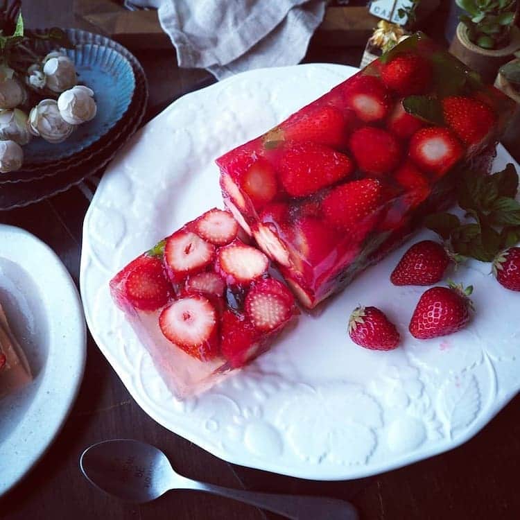 Michiko Maedaさんのインスタグラム写真 - (Michiko MaedaInstagram)「アガー研究中😁💕 とぅるんとぅるんフルーツポンチゼリー🍒🍎🍊🍓🍉🍍🍈🍇🍑  ※※※※※ ※※※※※  #フルーツポンチゼリー #フルーツポンチ#ゼリー#アガー #ゼリー寄せ#アガー研究中 #とぅるんとぅるん#ふるんふるん #ゼリーテリーヌ#こちらはゼラチン #レシピは後程ブログにて #IGersJP#IGersjp#IGersj#クッキングラム#デリスタグラマー#おうちごはんlover#コッタ #lin_stagrammer#kurashiru#クッキングラム#クッキングラムアンバサダー#クオカ#エルグルメ#フーディーテーブル#おうちごはんlover#おうちごはん革命#おうちカフェ#作って食べてありがとう」7月3日 19時04分 - shana.mama