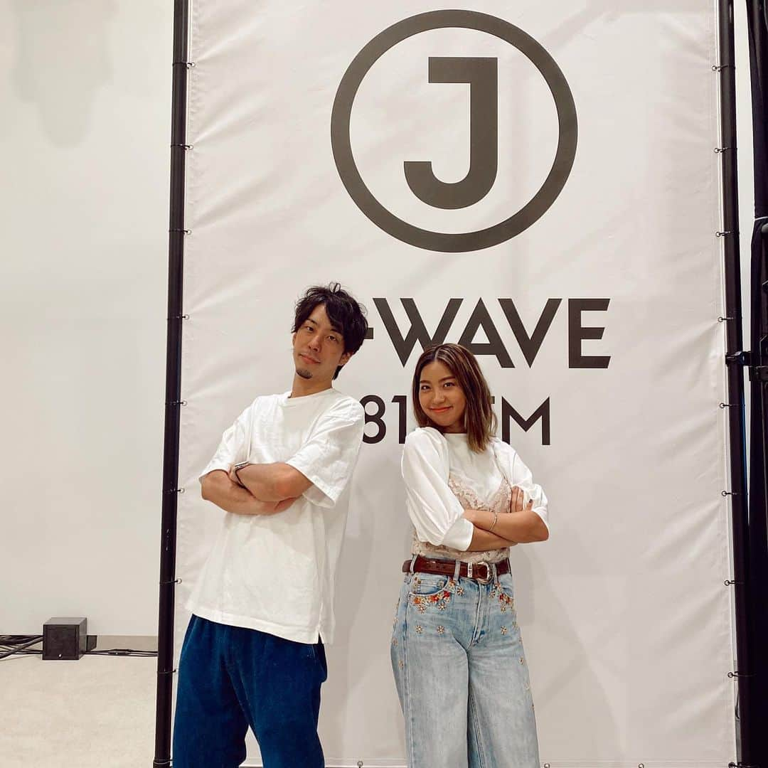 Rihwaさんのインスタグラム写真 - (RihwaInstagram)「J-WAVE BEGINNING 聴いてくださった皆様ありがとうございました！！！！🌎💖🦋🙏🏽✨ 本当ーーーに久しぶりのライブステージで、めちゃくちゃ胸が高鳴った！！！！💛🧡✨ リファーサルの時、インスタのストーリー用に「81.3J-wave〜♪」って歌ったら、スタッフさん達皆さんから拍手喝采が巻き起こったのが、今日の裏ハイライト！！笑🤣❤️ ライブもやっぱり聴いてくれる人が、一人でも、二人でも、スタッフさんだけでも、目の前に居てくれる事が、嬉しかったぁぁぁあ！！！！❤️✨ スタッフさん達のおかげで、皆様にもリアルなライブ感をお届けできたと思います！💕✌️🎸 さぁー！ワンマンライブに向けて、レッツゴーだべさ！！！！❤️❤️❤️ #Rihwa #Jwave #tokyo #fm #radio #音楽を止めるな #813jwave #高輪ゲートウェイ #エビスビール #yebisubeer」7月3日 19時16分 - rihwa_official