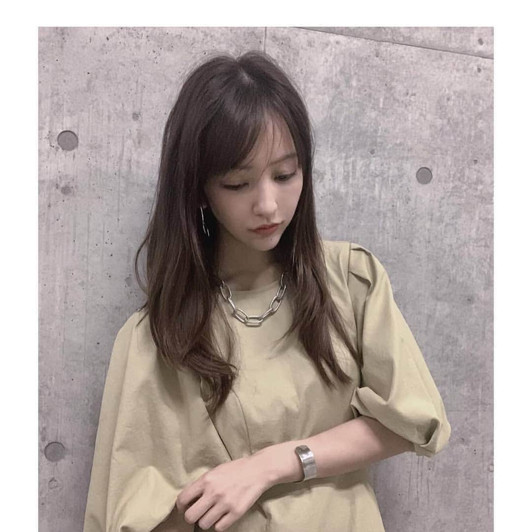 板野友美 ファンアカウントのインスタグラム：「Line Blog Update Back to Shanshan I'm addicted to it 👼🍃 #onepiecedress @fray_id #bachshan  #ootd #friendstyle #bag」