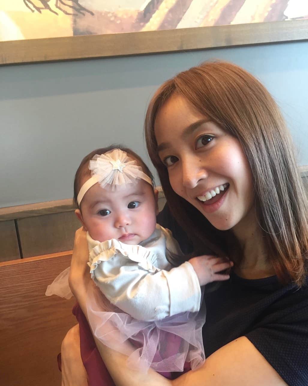 木口亜矢さんのインスタグラム写真 - (木口亜矢Instagram)「懐かしい〜 2年前かな。娘4ヶ月☺︎ #baby #babygirl」7月3日 19時42分 - ayakiguchi