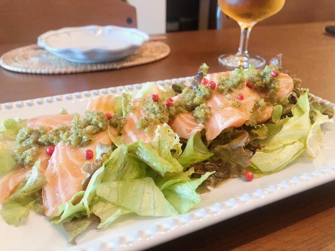 のインスタグラム：「久しぶりに会えました☺︎💓 大好きな人とおいしいご飯を食べれるって幸せだな〜☺️  #美味しいって100回くらい言った  #楽しい時間  #ハンドジェルとパンのお土産付き #🥰🥰🥰 #ご飯#love#大好きな人」