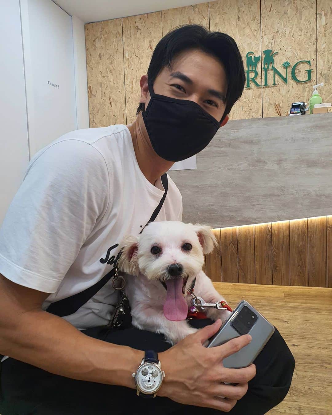 デスモンド・タンのインスタグラム：「Parkie and I.  可爱吗? 😍」