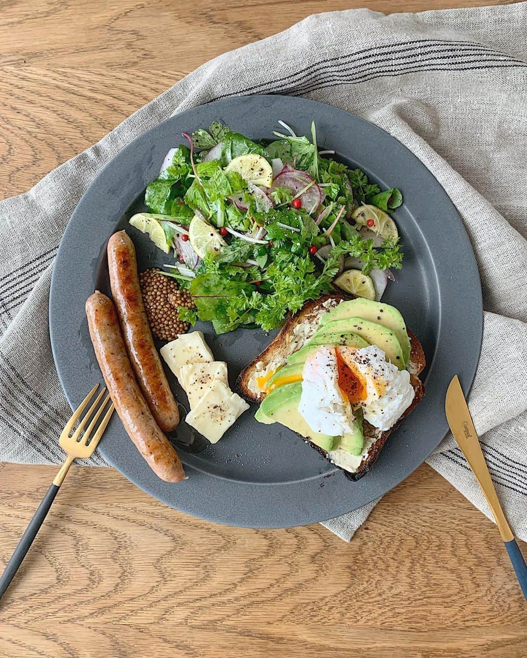 工藤はるかさんのインスタグラム写真 - (工藤はるかInstagram)「この前の朝ごぱん🍞🥑 ポーチドエッグ失敗したけど味は美味しかった🍳笑 ㅤㅤㅤㅤㅤㅤㅤㅤㅤㅤㅤㅤㅤ #harのおうちごはん」7月3日 19時50分 - har_326