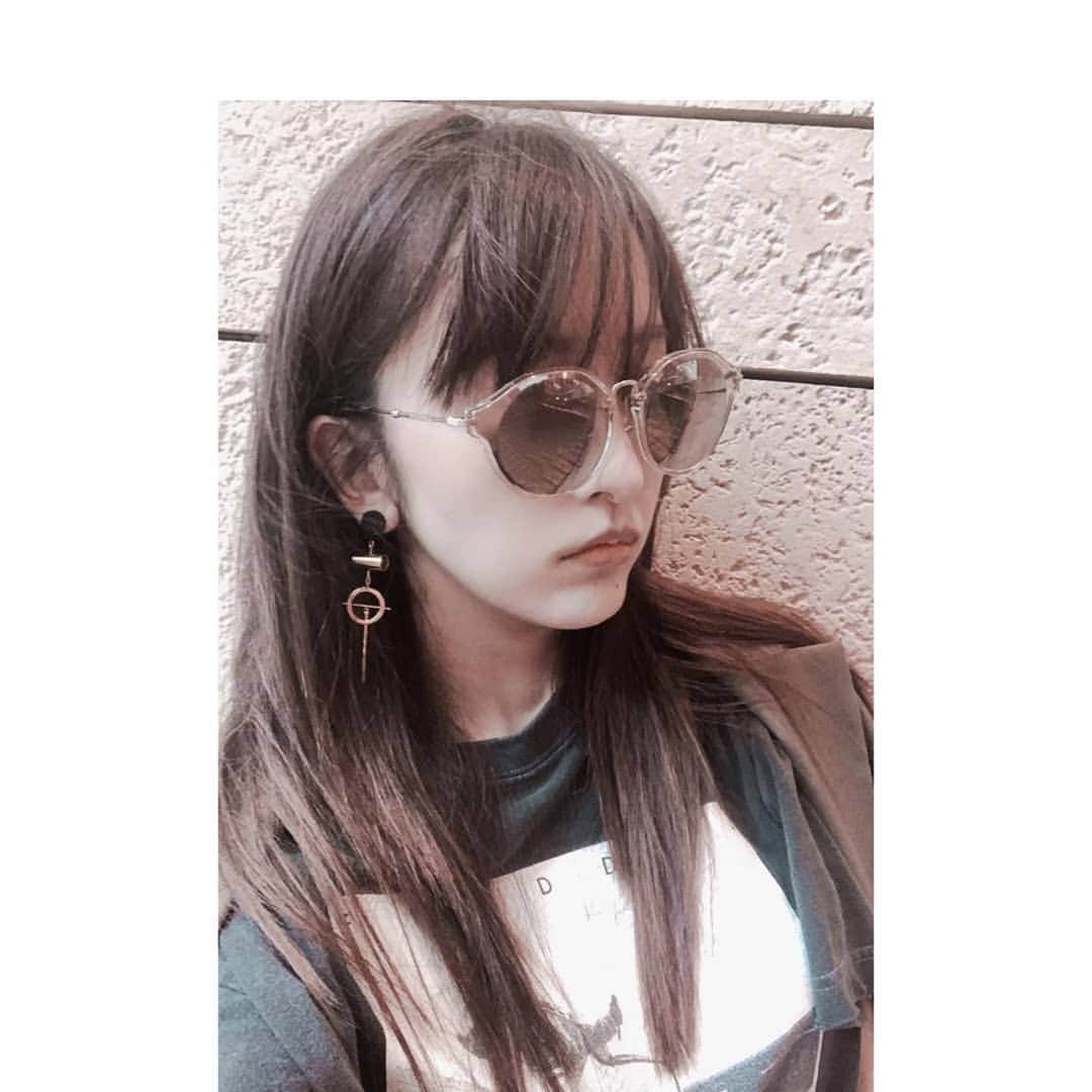 板野友美 ファンアカウントのインスタグラム：「Line Blog Update 💄I already feel strong seeing what you use😂😍  #友style」
