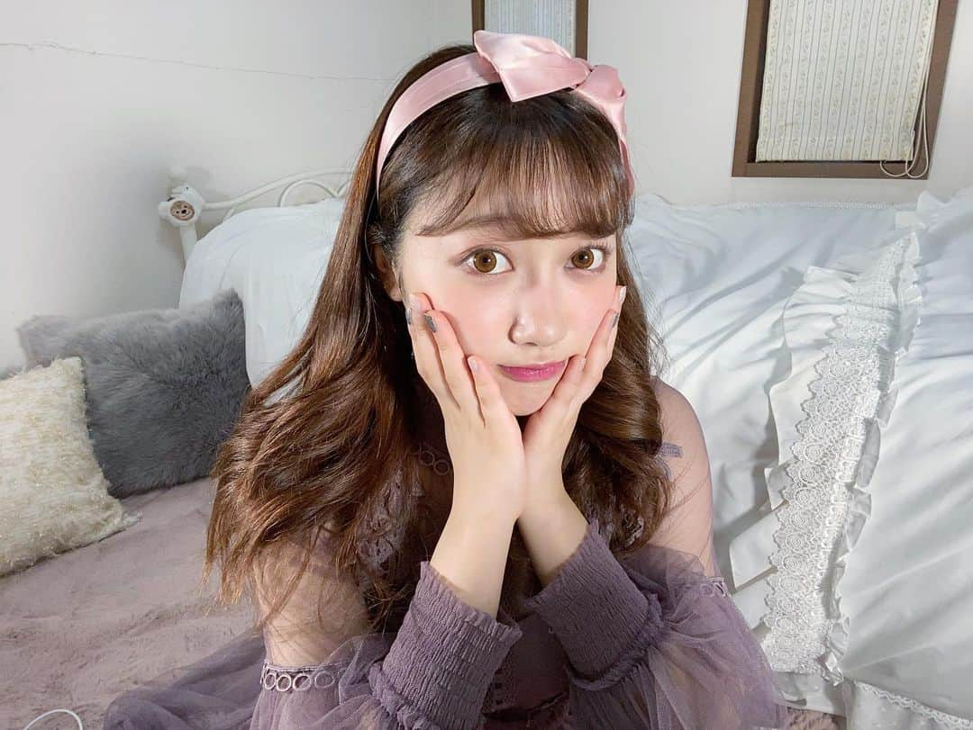 片原恵麻さんのインスタグラム写真 - (片原恵麻Instagram)「YouTube見てねん🐰🤍 同担拒否、リアコ、今日覚えた言葉。 新しい言葉好きなのでみんなどんどん教えてください。」7月3日 19時59分 - emma_katahara