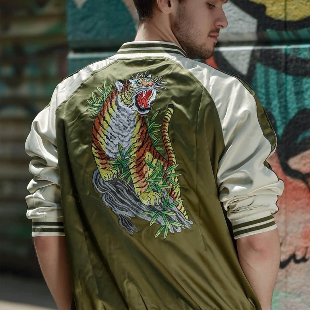 SEGAさんのインスタグラム写真 - (SEGAInstagram)「Hesitant about getting a full body tattoo but want to show your love for Yakuza?    Check out these awesome new Goda, Nishikiyama, and Saejima inspired jackets from our friends at @insertcoinclothing! 🐉  insertcoinclothing.com/yakuza」7月3日 20時13分 - sega
