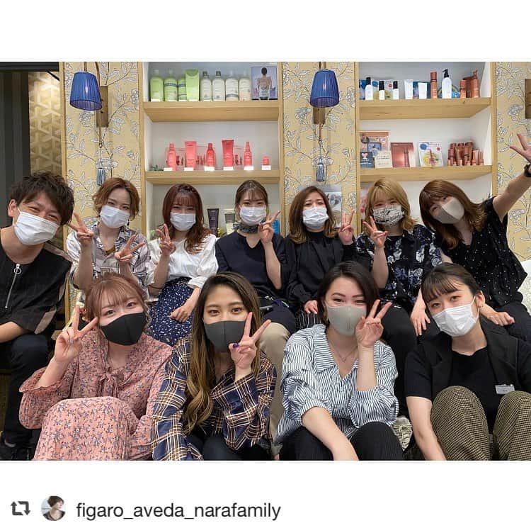 narafamily | ならファミリーさんのインスタグラム写真 - (narafamily | ならファミリーInstagram)「Figaro AVEDA（ならファミリー1F）  FIGARO AVEDA🌱 . 柄コーデday！！ . サロンワーク✂︎ .  オーガニックサロン . . ☞93%自然界由来成分配合AVEDAカラー . . カラーカット >> 7980 +tax パーマカット >> 7980 +tax カラーヘッドスパ 20min >> 6980 +tax . . 奈良ファミリー専門店街1F ℡0742-30-0188 営業時間10:00〜20:00  年中無休 . . #ヘア#ヘアアレンジ#ヘアスタイル#ヘアカラー#インスタ映え#ファッション#hair#サロンモデル#美容室#インテリア#外国人風#カラー#love #instagood #aveda#アヴェダ#beauty#オーガニック#셀카#撮影#お洒落さんと繋がりたい#美容師#model#奈良ファミリー#フォトジェニック#いいね返し」7月3日 20時15分 - narafa.jp