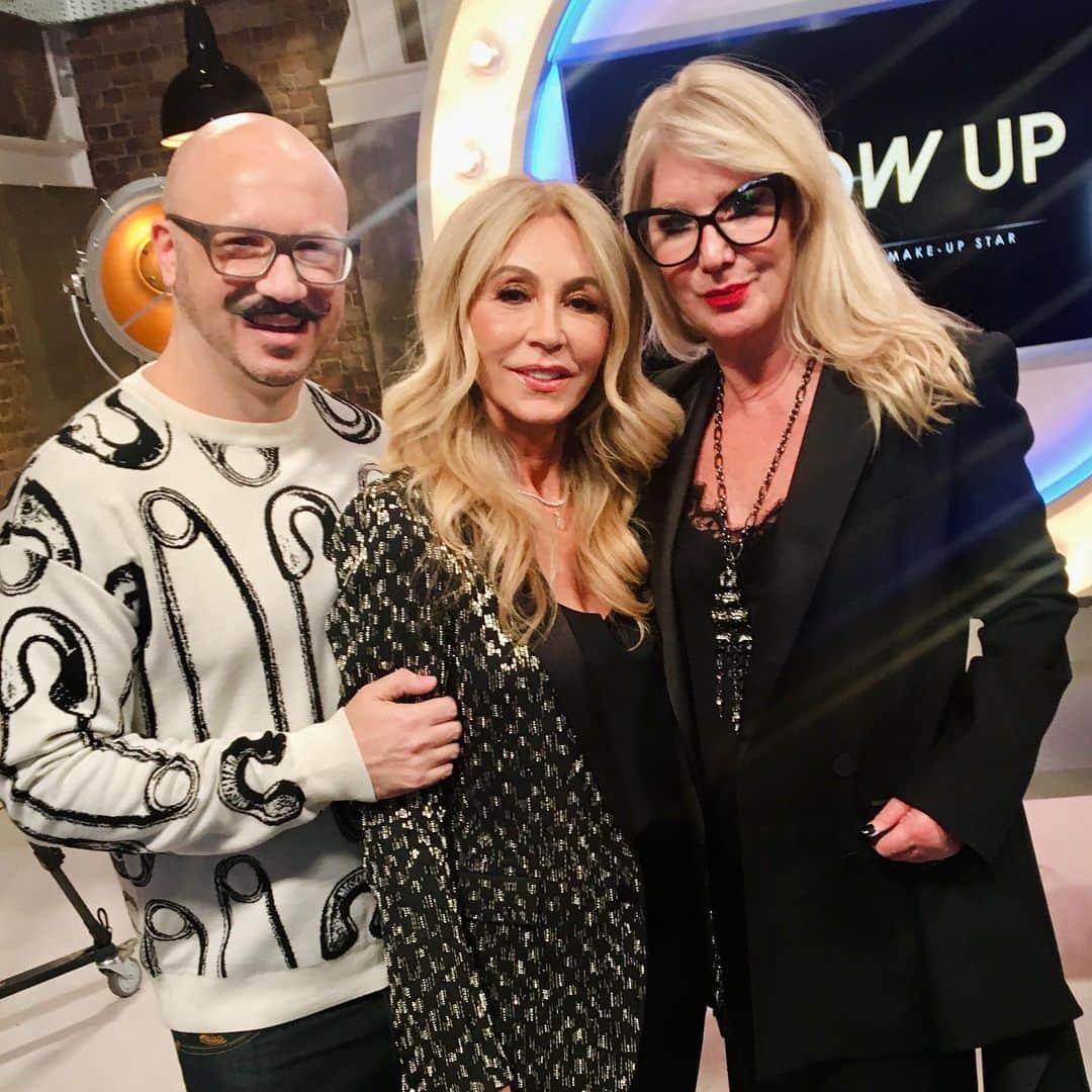 ValGarlandさんのインスタグラム写真 - (ValGarlandInstagram)「DING DONG QUEEN @anastasiasoare THANK YOU for being our @glowupbbc SERIES 2 FINALE Star Guest Judge 👑💋💋  📸@elizabethhsieh . 💥GLOW UP SERIES 2💥 is currently streaming on @bbcthree @bbciplayer☝🏻Link in bio☝🏻 . For fans outside the UK @glowupbbc will be on @netflix later, date TBC. Stay tuned for updates❗️❗️❗️ . . . #glowup #glowup2 #new #newseries #season2 #secondseason #glowupbbc #abh #anastasiasoare #anastasiabeverlyhills #ValGarland #dominicskinner #makeupartists #muas #britainsnextmakeupstar #glowupgang #glowupjudges #behindthescenes #atwork #goodtimes #memories #major #marvellous #dingdong」7月3日 20時18分 - thevalgarland