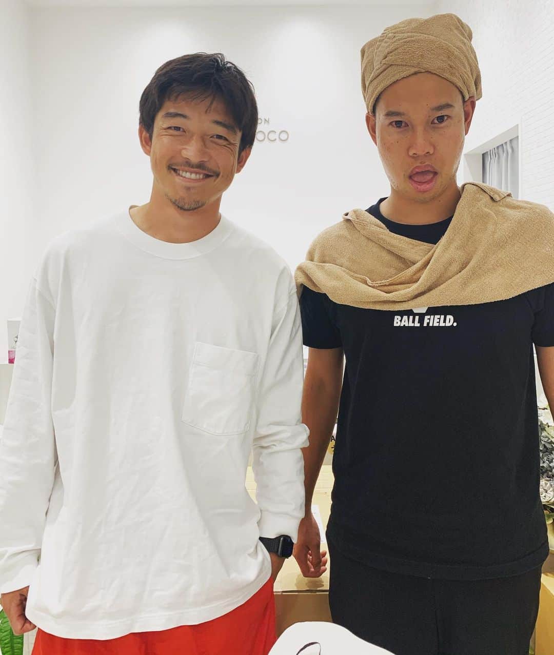 マキヒカのインスタグラム：「. . 先日ヴィッセル神戸の西大伍選手とシルクドココで偶然😝🌈西大伍選手は、イケメン総選挙1位やし優しいしサッカー上手いのに、俺ブスやし性格悪いし神様ぴえん⚡️🐟ぴえん通り越してぱおん🐘明日からJ1再開楽しみだね🔥 . #美容しか勝たん #そこらの女性より肌キレイなりたい #女性として扱われたい #もう女になりたい #オンナヒカ #silkdecoco #シルクドココ #ヴィッセル神戸　#visselkobe #西大伍　選手」