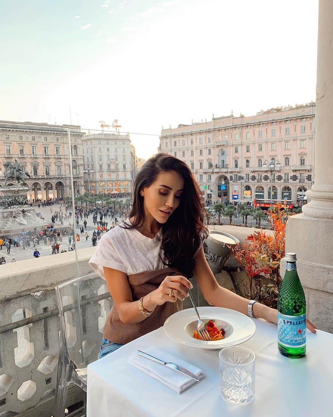 Tamara Kalinicさんのインスタグラム写真 - (Tamara KalinicInstagram)「Throwback to some beautiful days in Milan and fine dining with my @sanpellegrino_official family. I remember taking these moments as a normal part of my life, but now really can not wait to be safe and have all our lives back. Enjoying friends, atmosphere and the food, something I love the most  #SupportRestaurants AD」7月4日 1時56分 - tamara