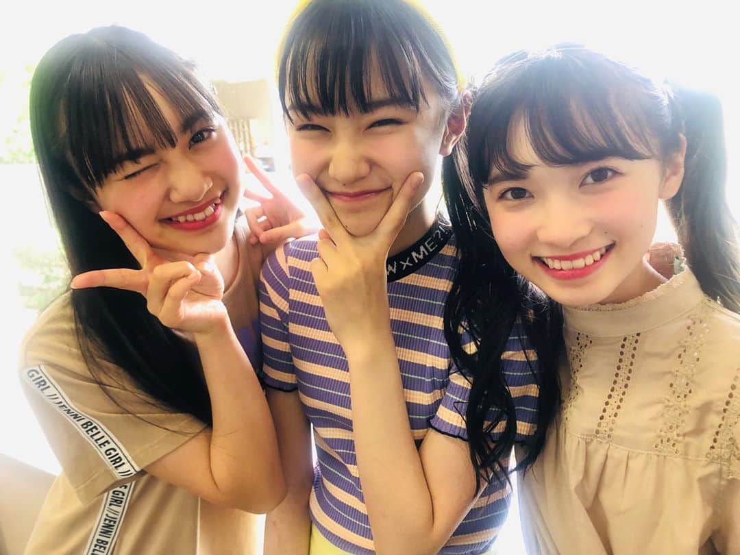 ニコ☆プチのインスタグラム：「💘🌈 発売日だし すきぴ着まわしのオフショもあげちゃおっと😬🌟 相変わらずのチームワーク＆仲の良さの レイもんアリスっ🤤💜💛❤️ ゲストは……（2枚目）あなたたち、誰⁇👺 . . #ゲストは内緒だよ🤫 #犬飼恋彩  #桧山ありす  #森﨑美月  #1枚目光やばすぎぃ🙄」