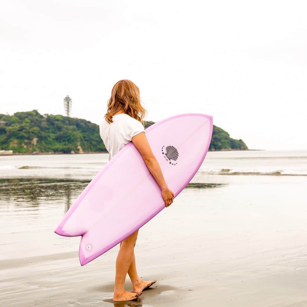 金子藍さんのインスタグラム写真 - (金子藍Instagram)「New💜💜 ツインフィン💜💜💜 . shape @0603takashi  . #ツインフィン #ミッドレングス #aila #ailasurfboards #roxy #roxyjapan」7月3日 20時35分 - aikaneko_surf